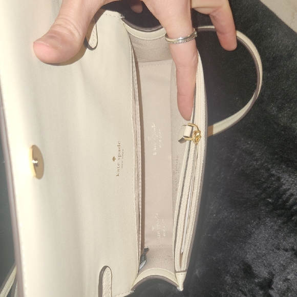 Kate Spade Cream Crossbody Bag with Gold Chain Accent - Picture 6 of 11